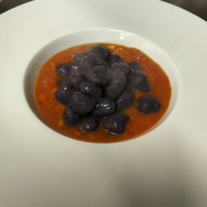 gnocchetti-viola-salsa-verdure gnocchetti-viola-salsa-verdure